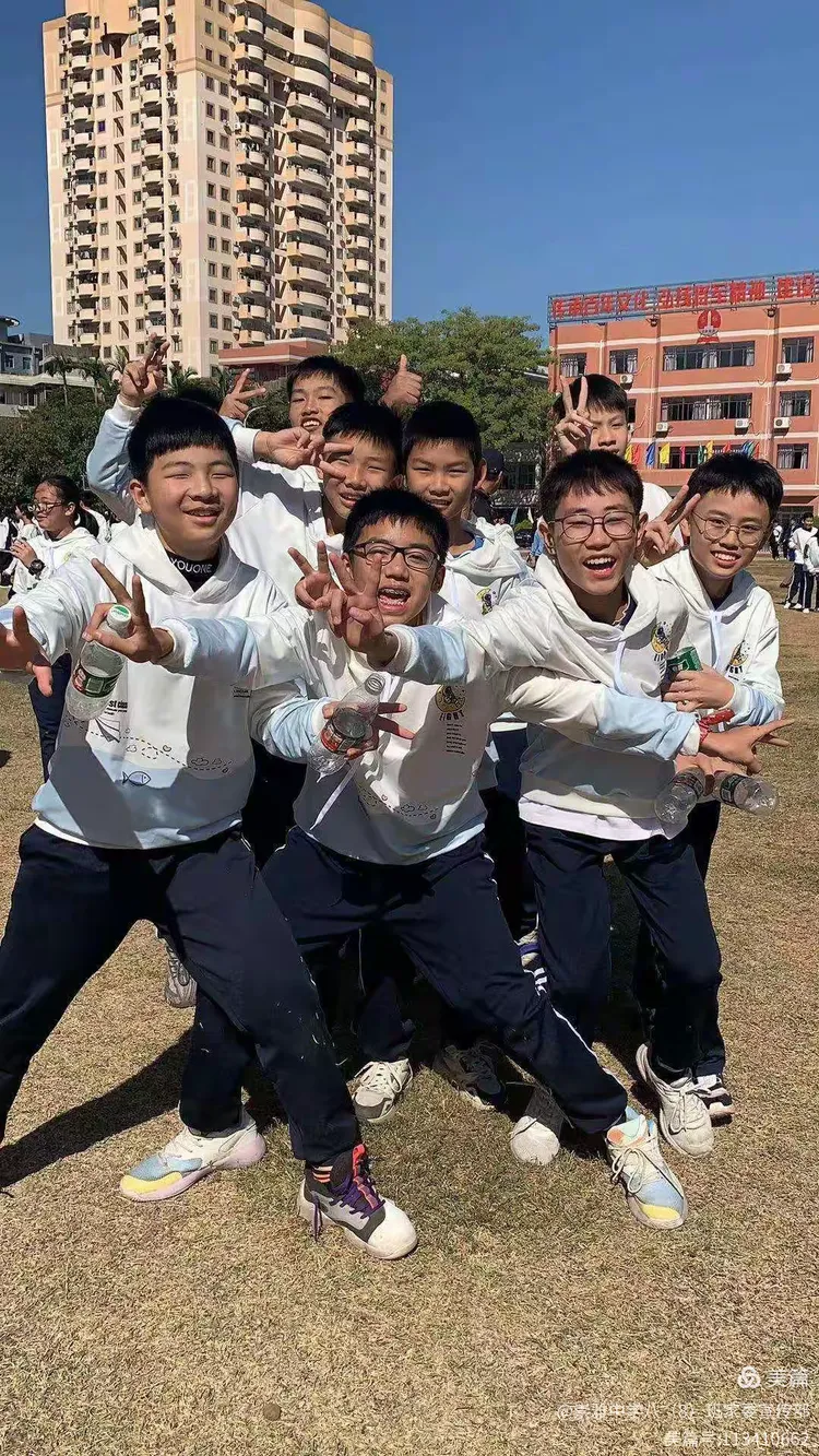 "继百年崇雅魂,传百年崇雅梦."